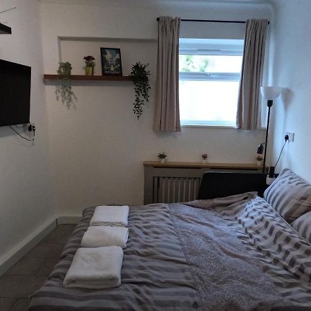 Studio Apartment In คิว ภายนอก รูปภาพ