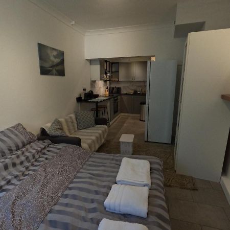 Studio Apartment In คิว ภายนอก รูปภาพ