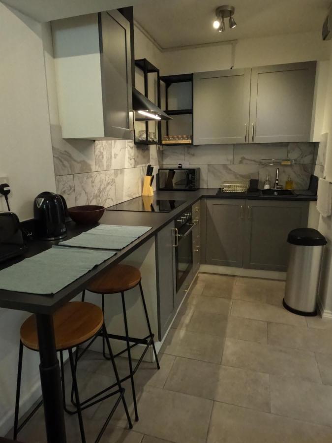 Studio Apartment In คิว ภายนอก รูปภาพ
