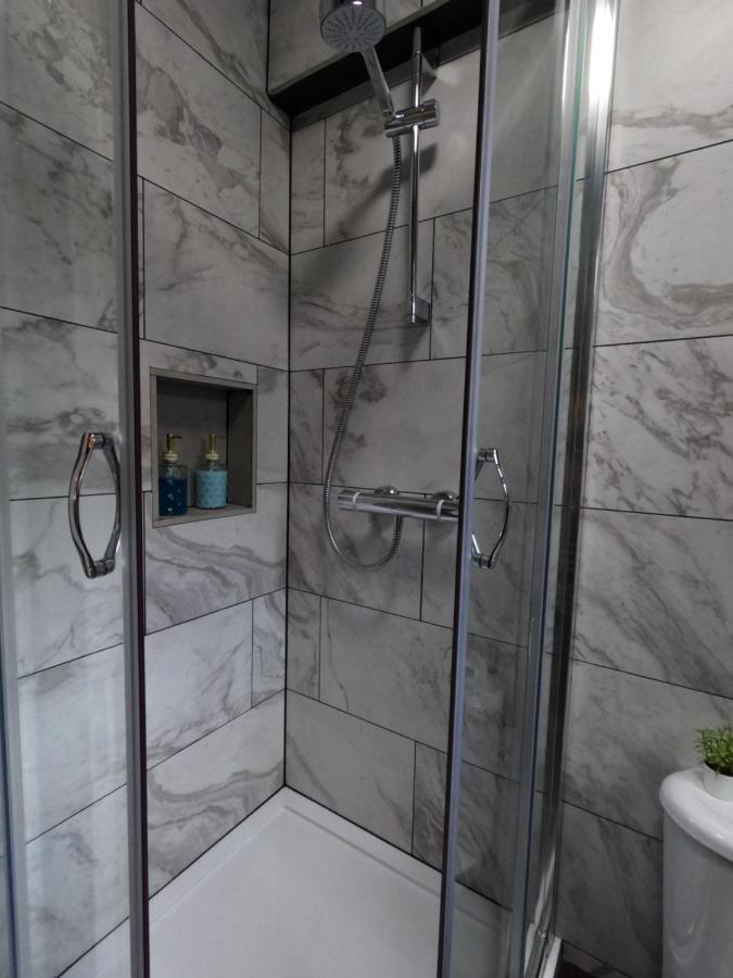 Studio Apartment In คิว ภายนอก รูปภาพ