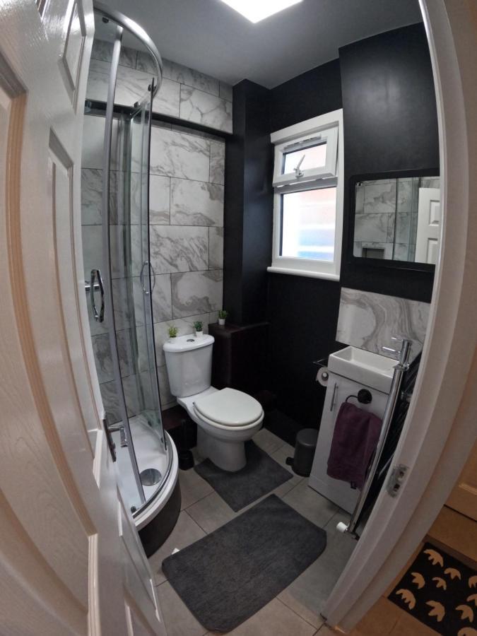 Studio Apartment In คิว ภายนอก รูปภาพ